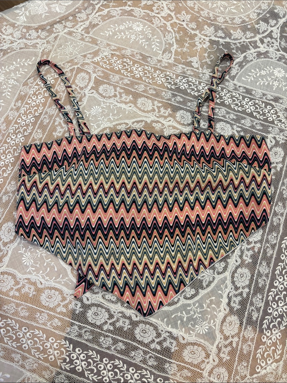 Chevron Pattern hanker chief Top in Multicolor
